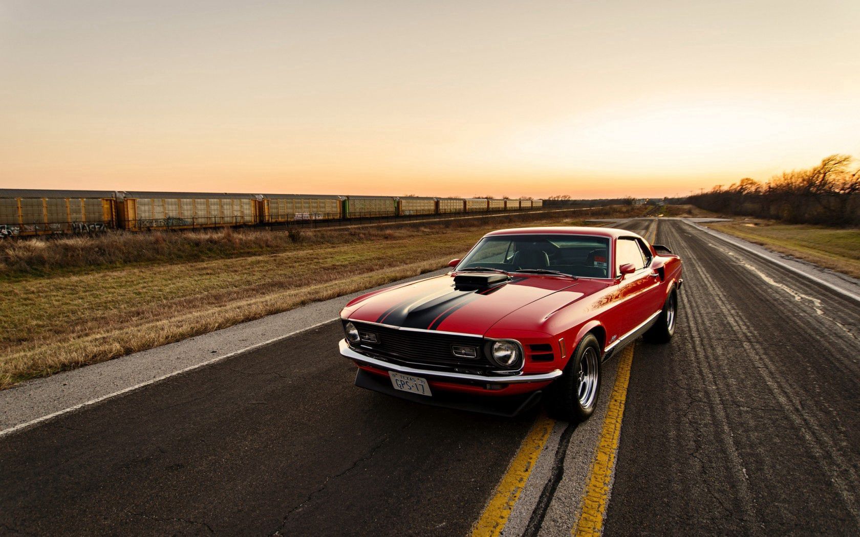 Ford Mustang Mach 1, Muscle Car, Landstraße, Güterzug, Sonnenuntergang, HD, MacBook-Hintergrundbild