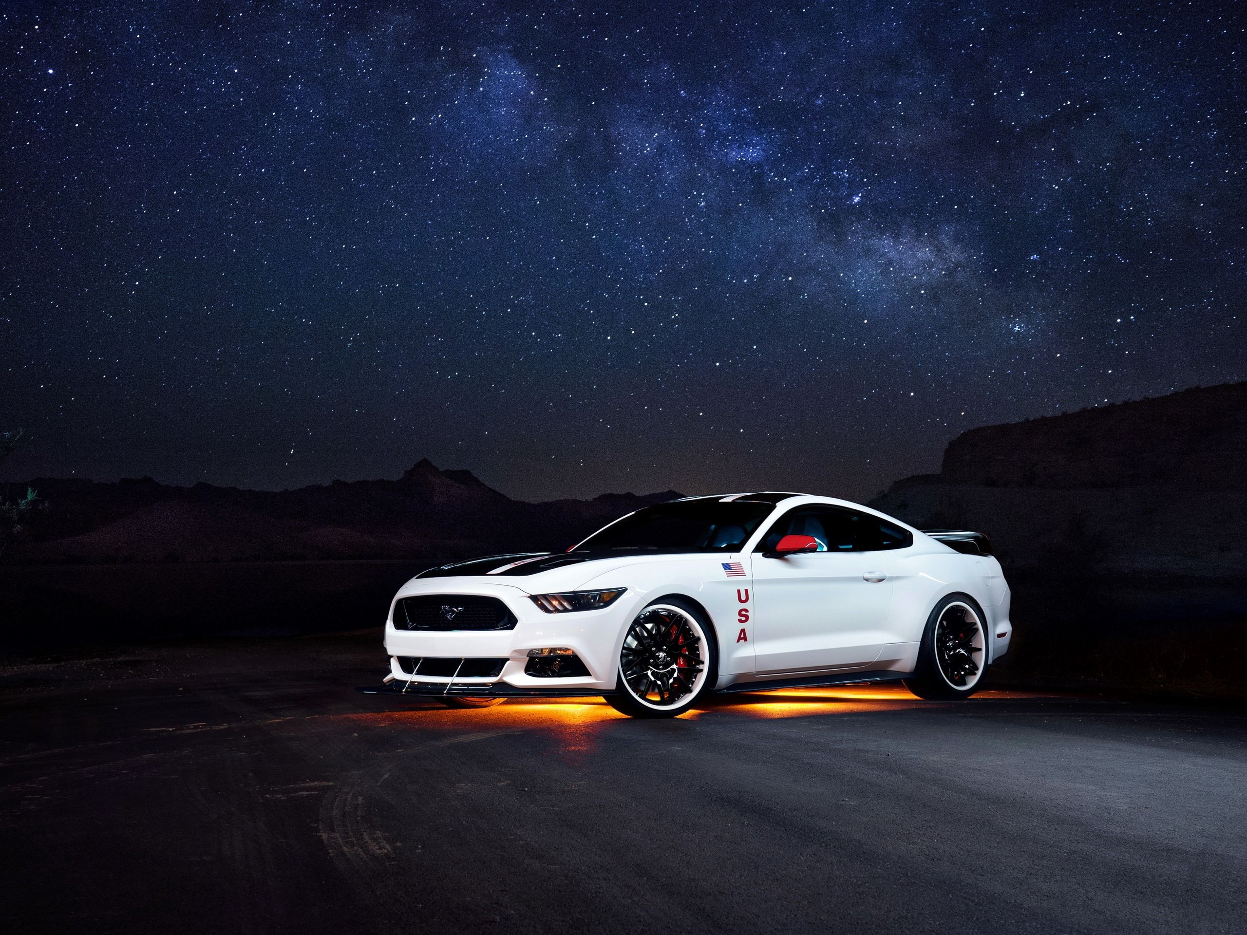 Ford Mustang, Weißes Auto, Sternenhimmel, Milchstraße, Nacht, 2K, iPad-Hintergrundbild