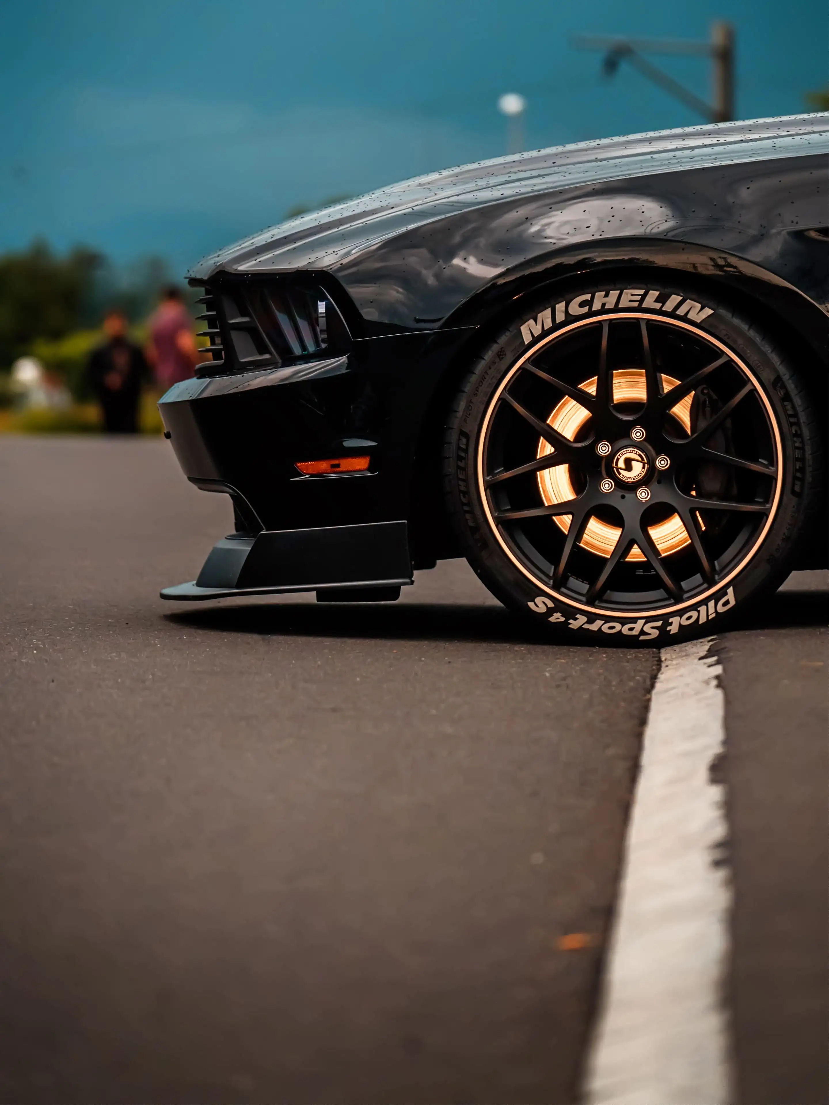 Ford Mustang, Felge, Michelin-Reifen, Straße, Detail, QHD+, Hintergrundbild fürs Tablet