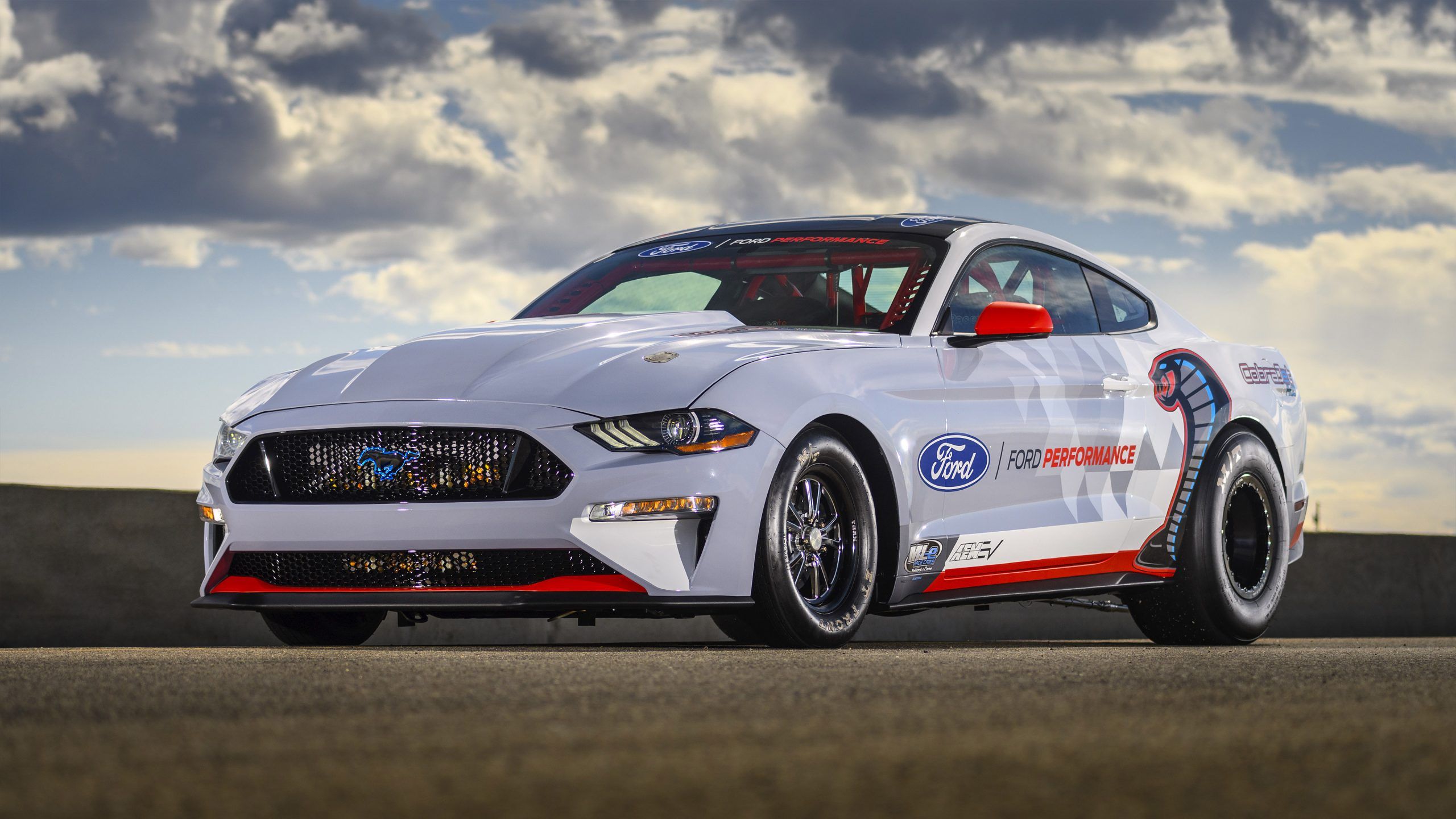 Ford Mustang, Ford Performance, Rennwagen, Weiß, Wolken, 2K, PC-Hintergrundbild