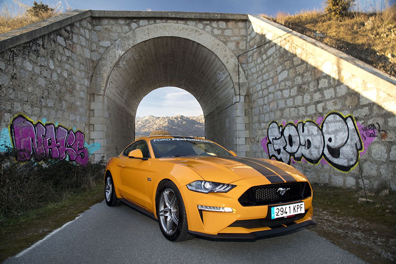 Ford Mustang GT, Oranges Auto, Tunnel, Graffiti, Steinbrücke, HD, PC-Hintergrundbild