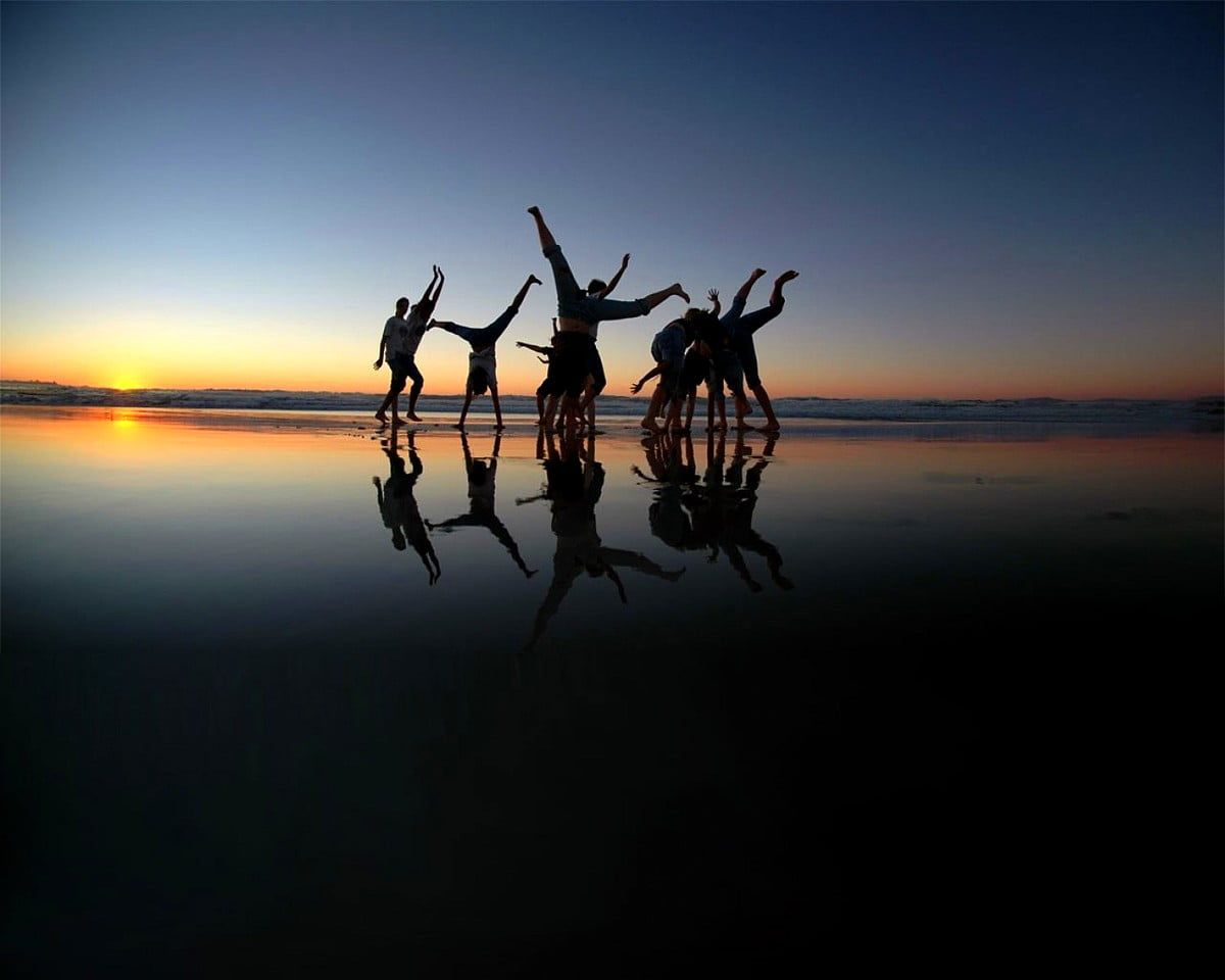 Freunde, Silhouetten, Sprung, Strand, Sonnenuntergang, Spiegelung, Hintergrund