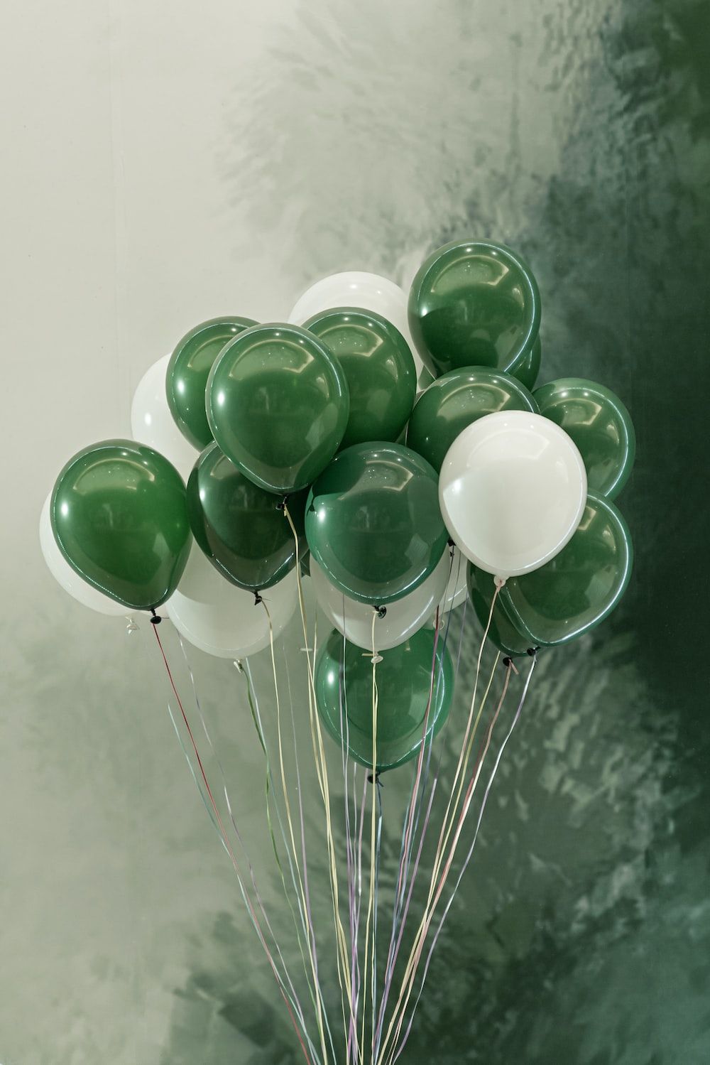 Ballonstrauß, Grün, Weiß, Tannenzweige, HD, iPad-Hintergrundbild