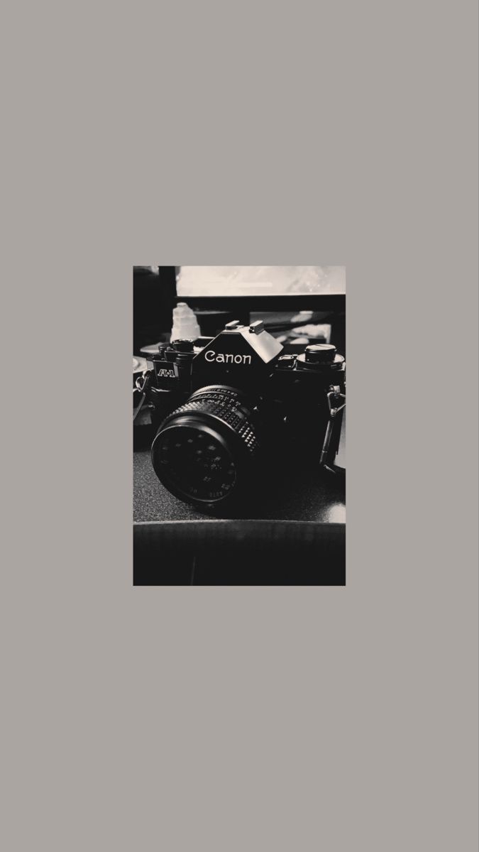 Kamera, Schwarz-Weiß, Grauer Hintergrund, Minimalistisch, Bild im Bild, Sperrbildschirm fürs iPhone