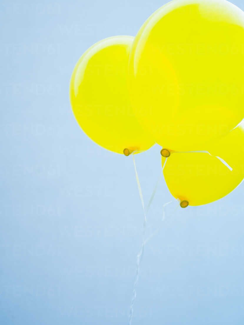 Luftballons, Gelb, Hellblauer Hintergrund, Minimalistisch, HD Wallpaper