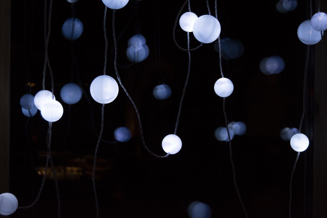 Leuchtende Ballons, Nacht, Lichter, Schwarzer Hintergrund, Wallpaper