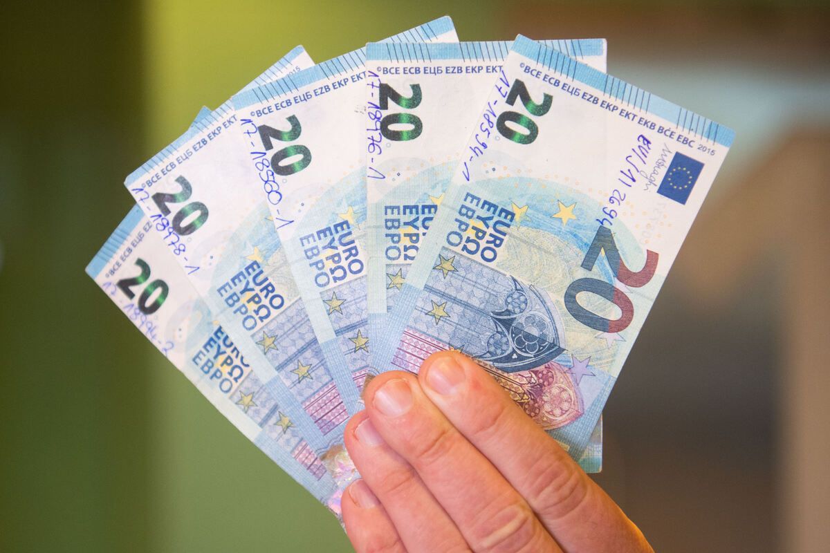 Euro, 20-Euro-Scheine, Hand, Geldfächer, Hintergrundbild