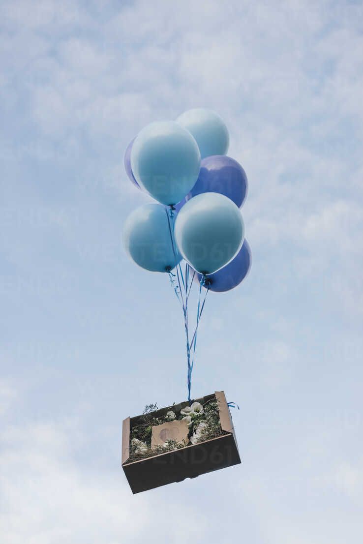 Ballonstrauß, Kiste, Fliegend, Wolkenhimmel, Surreal, HD, iPad-Hintergrundbild