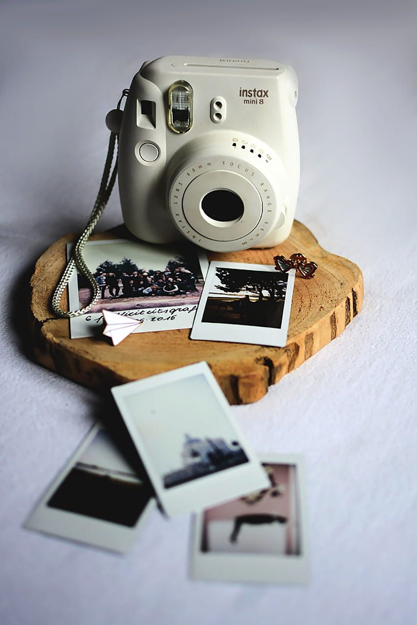 Instax Mini, Sofortbildkamera, Polaroid-Fotos, Holzscheibe, Weiß, Hintergrundbild fürs iPad