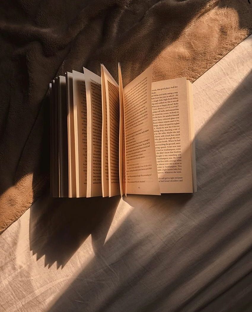 Offenes Buch, Licht und Schatten, Sonnenstrahlen, Bettdecke, Warme Töne, HD, iPad-Hintergrundbild