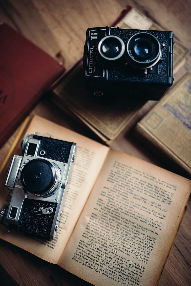 Vintage-Kameras, Buch, Holztisch, Retro, Stillleben, HD, Hintergrundbild fürs Tablet