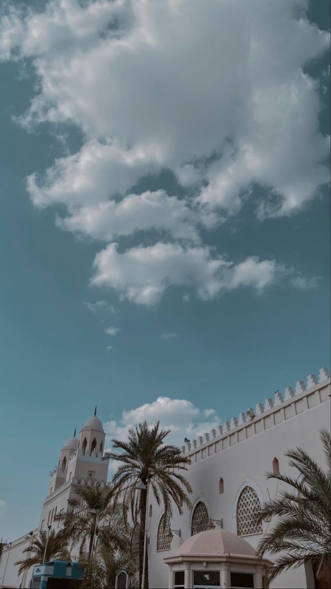 Moschee, Palmen, Wolken, Blauer Himmel, Islamische Architektur, Sperrbildschirm fürs iPhone