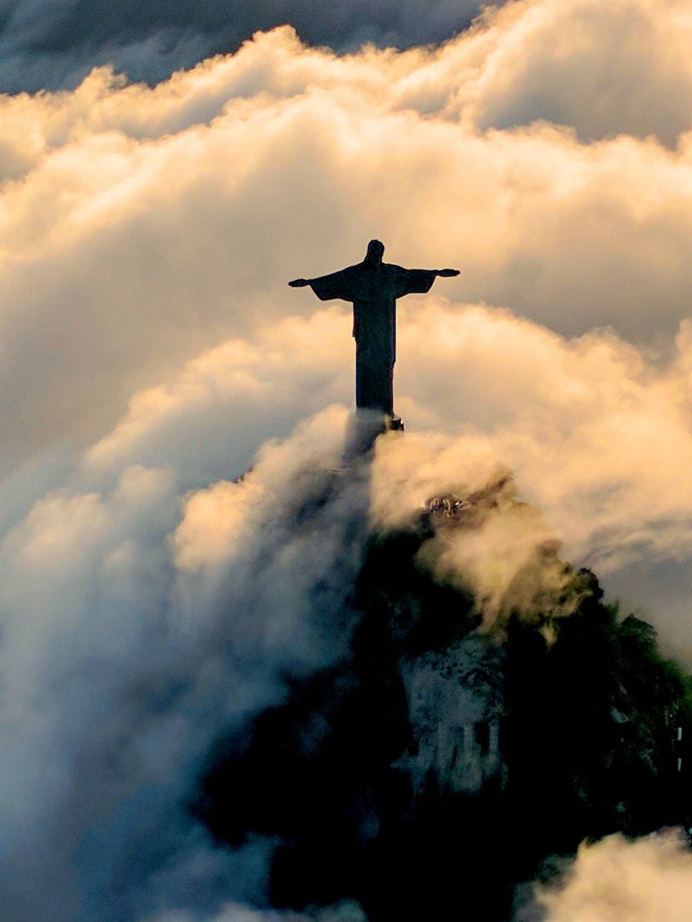 Cristo Redentor, Christusstatue, Rio de Janeiro, Wolken, Silhouette, Goldenes Licht, iPad-Hintergrundbild