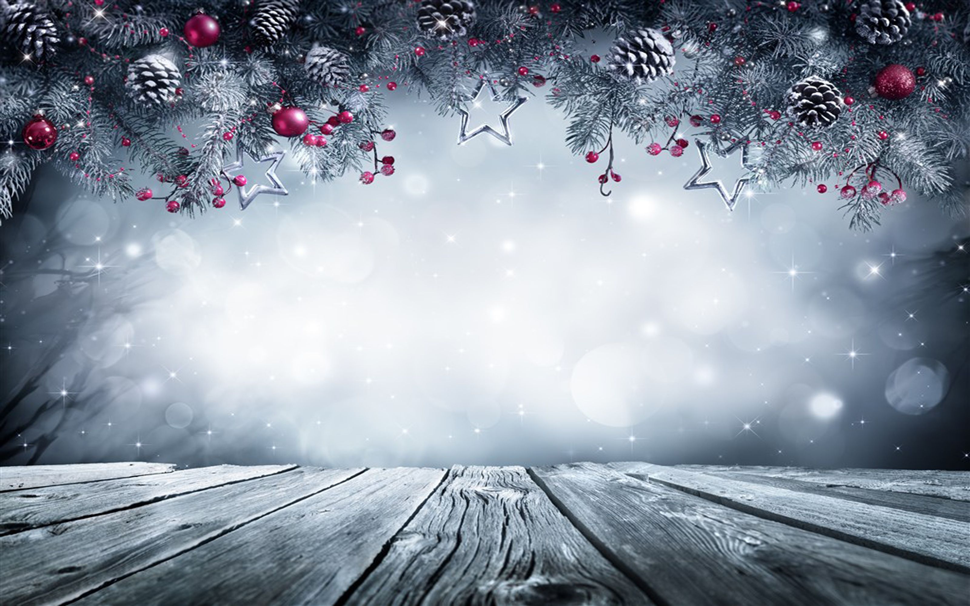 Tannenzweige, Holztisch, Schnee, Bokeh, Winterlicher Rahmen, 2K, Laptop-Hintergrundbild