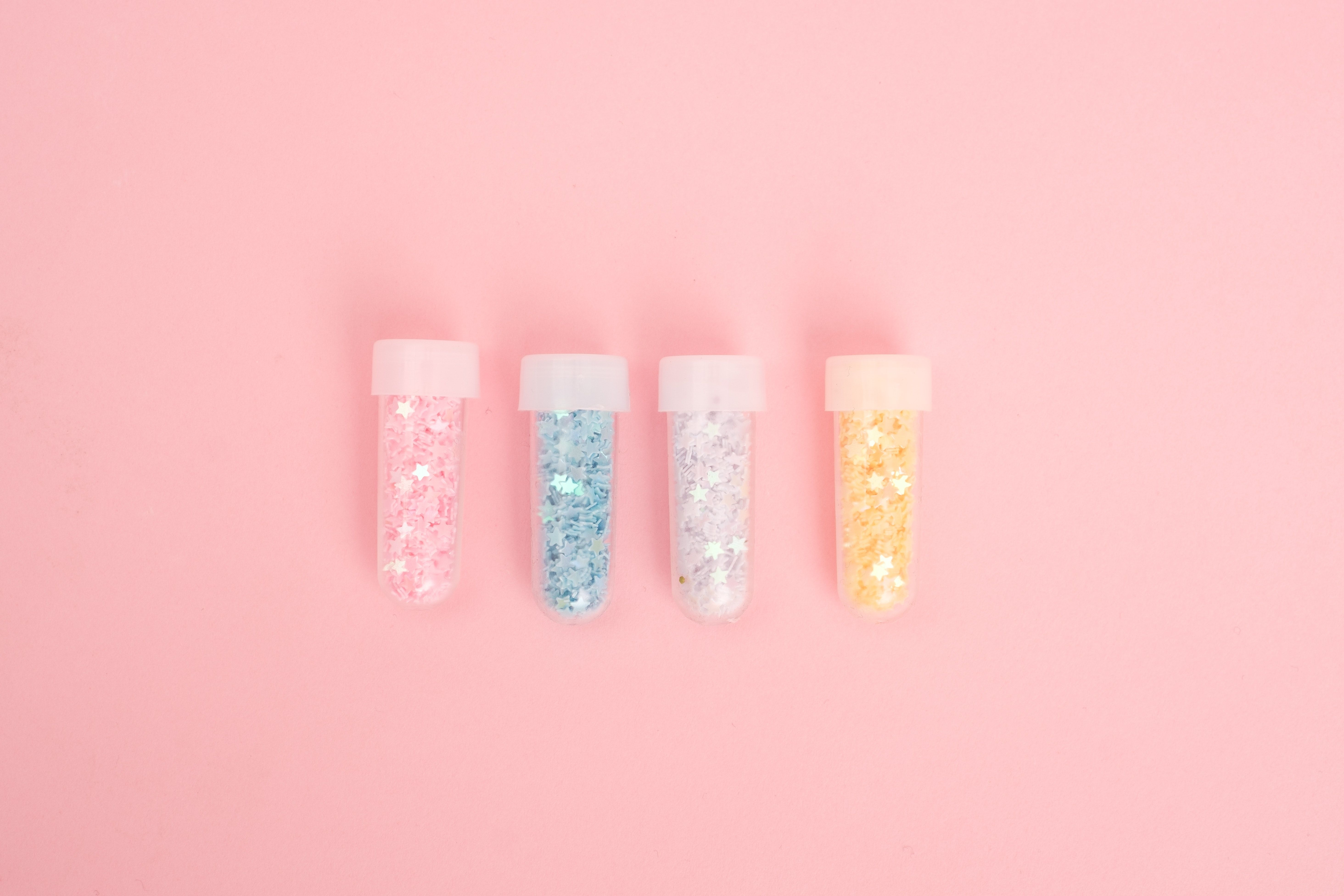 Glitzer, Fläschchen, Pastellfarben, Rosa Hintergrund, Flatlay, 5K Wallpaper