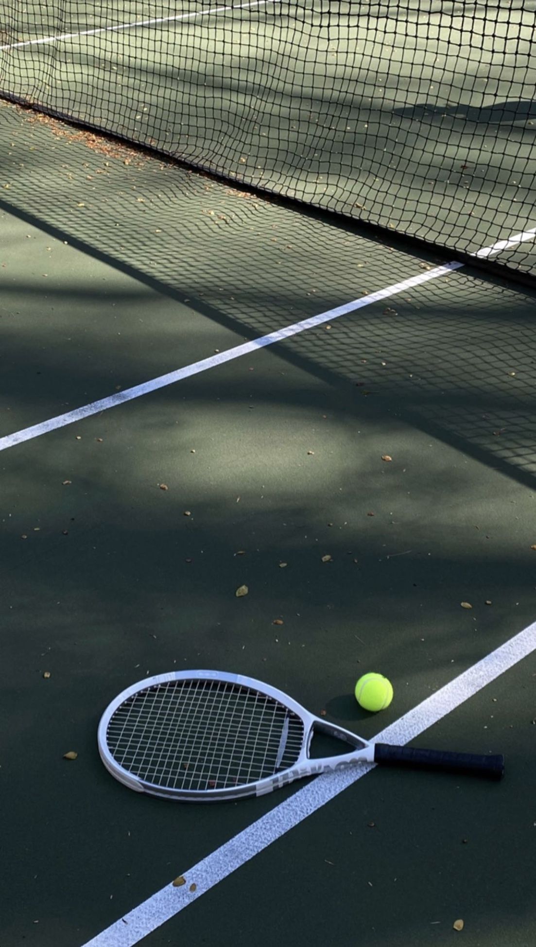 Tennisschläger, Tennisball, Tennisplatz, Schatten, Linien, Full HD, Handy-Hintergrundbild