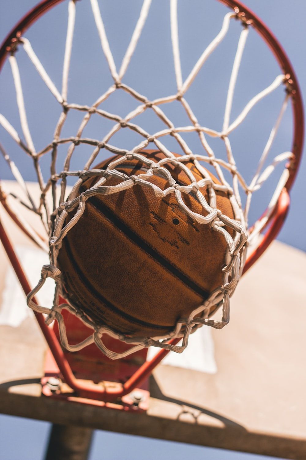 Ball im Netz, Basketballkorb, Froschperspektive, Nahaufnahme, Netz, HD, Handy-Hintergrundbild