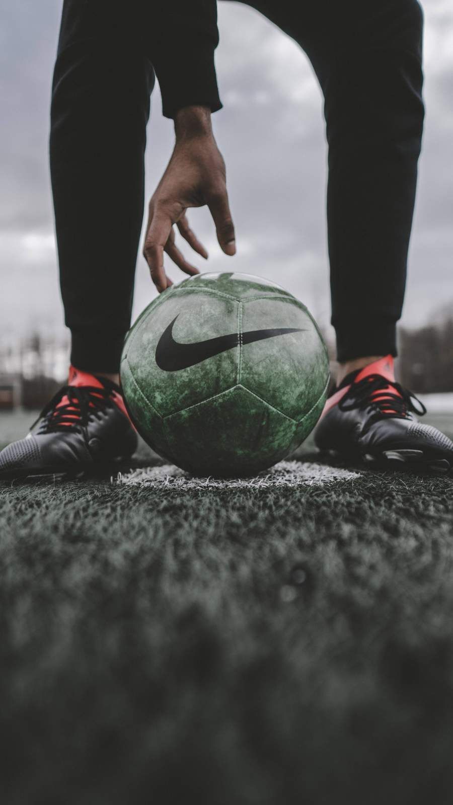 Nike, Fußball, Kunstrasen, Spieler, Schwarz-Weiß, HD, Hintergrundbild fürs Handy