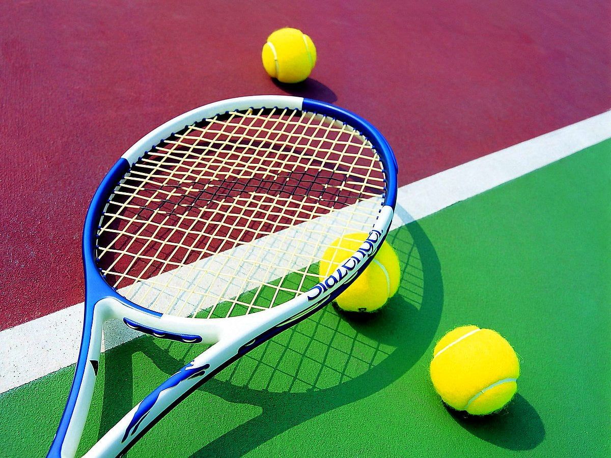 Tennisschläger, Tennisbälle, Hartplatz, Grün, Rot, Hintergrundbild für iPad und Tablet