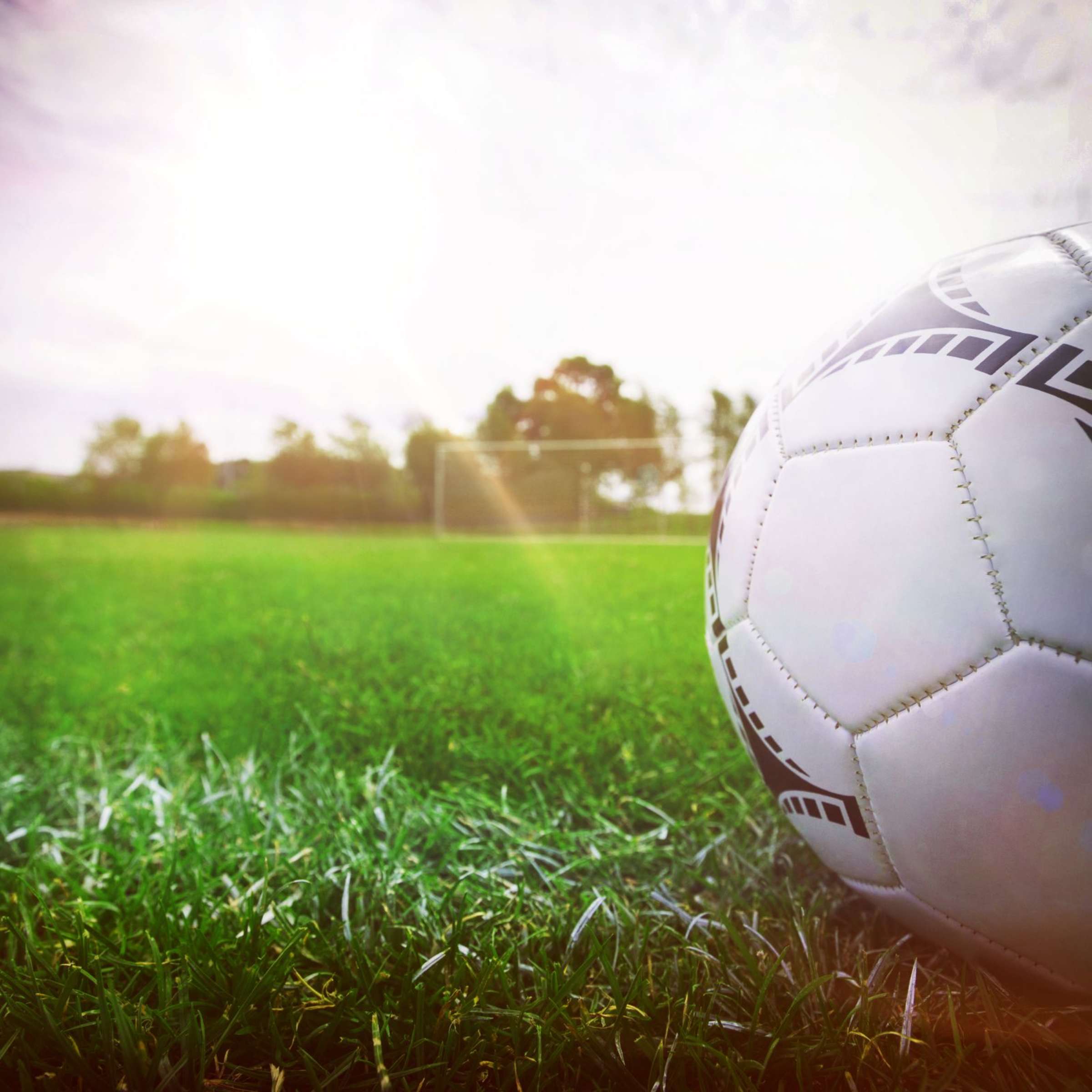 Fußball, Rasen, Gegenlicht, Fußballplatz, Froschperspektive, Hintergrundbild fürs Tablet