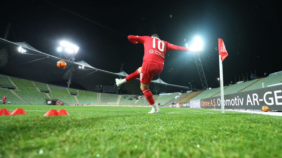 Eckstoß, Fußballspieler, Rückennummer 10, Flutlicht, Stadion, Hintergrund