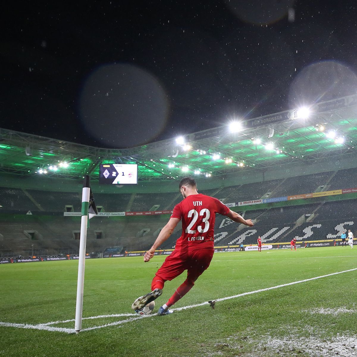 Eckstoß, Fußballspieler, Rückennummer 23, Stadion, Flutlicht, Hintergrundbild fürs Tablet