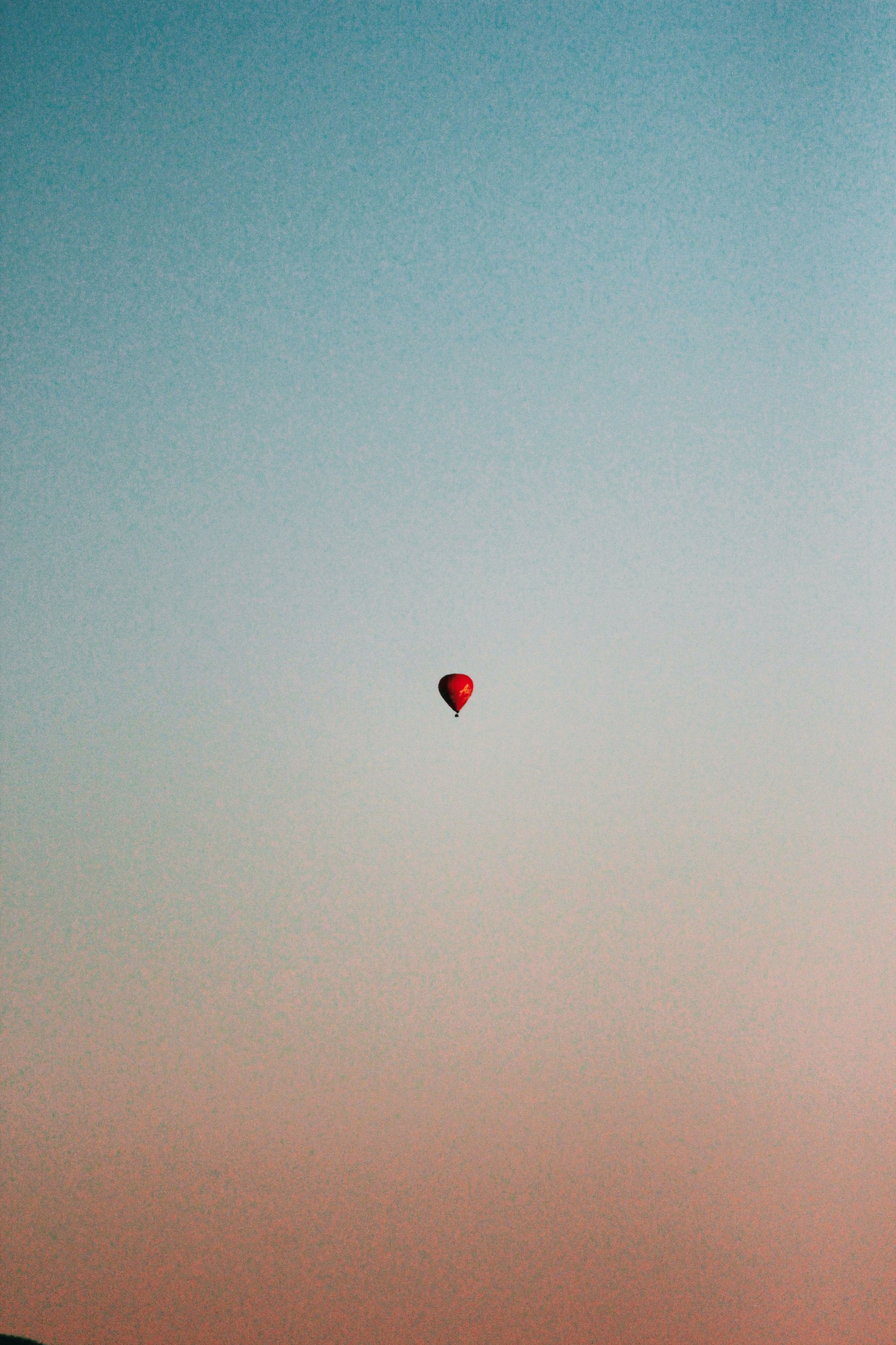 Heißluftballon, Himmel, Farbverlauf, Türkis, Leere, QHD+, Hintergrundbild fürs Handy