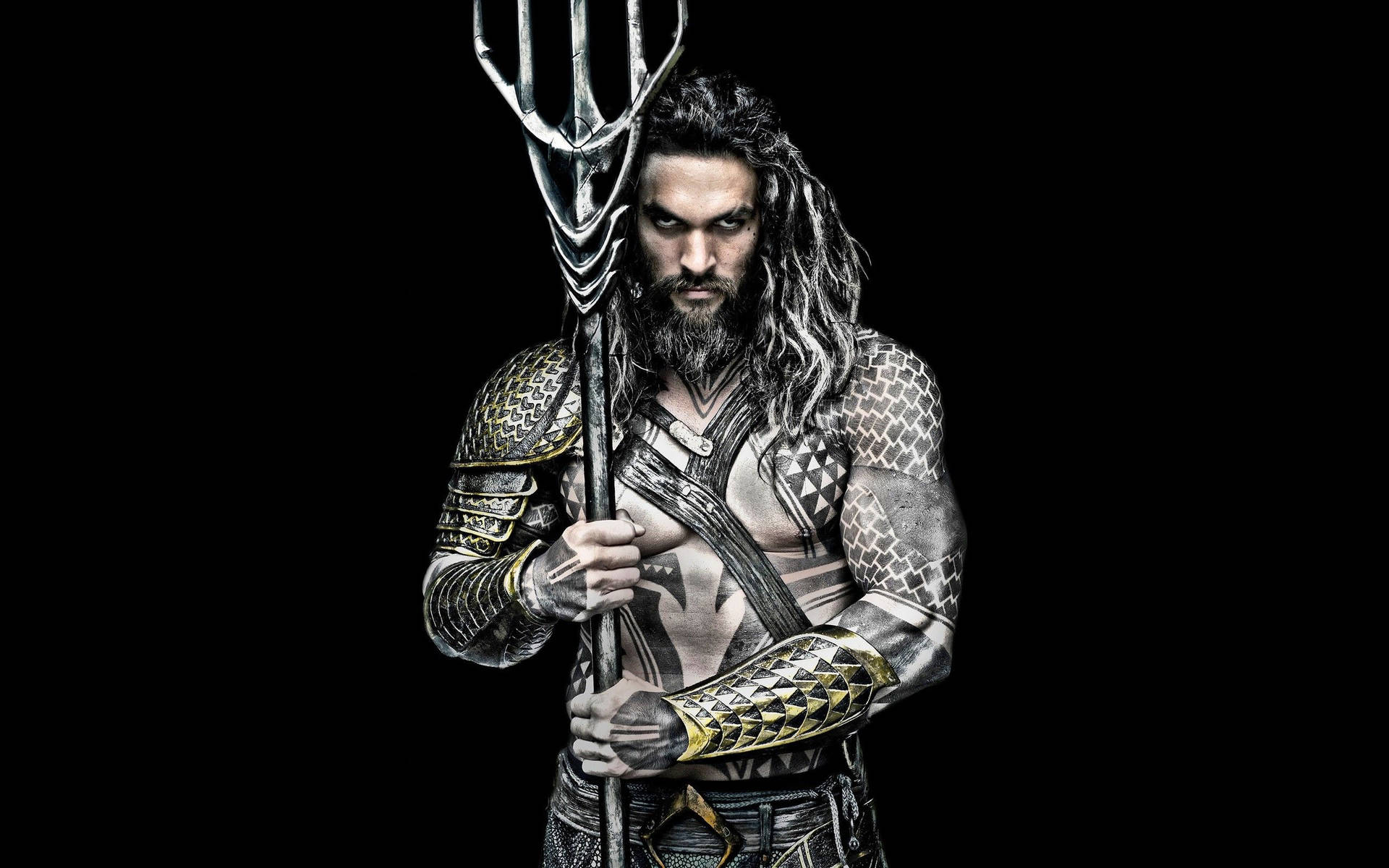 Aquaman, Jason Momoa, Dreizack, Rüstung, Schwarzer Hintergrund, Full HD Wallpaper