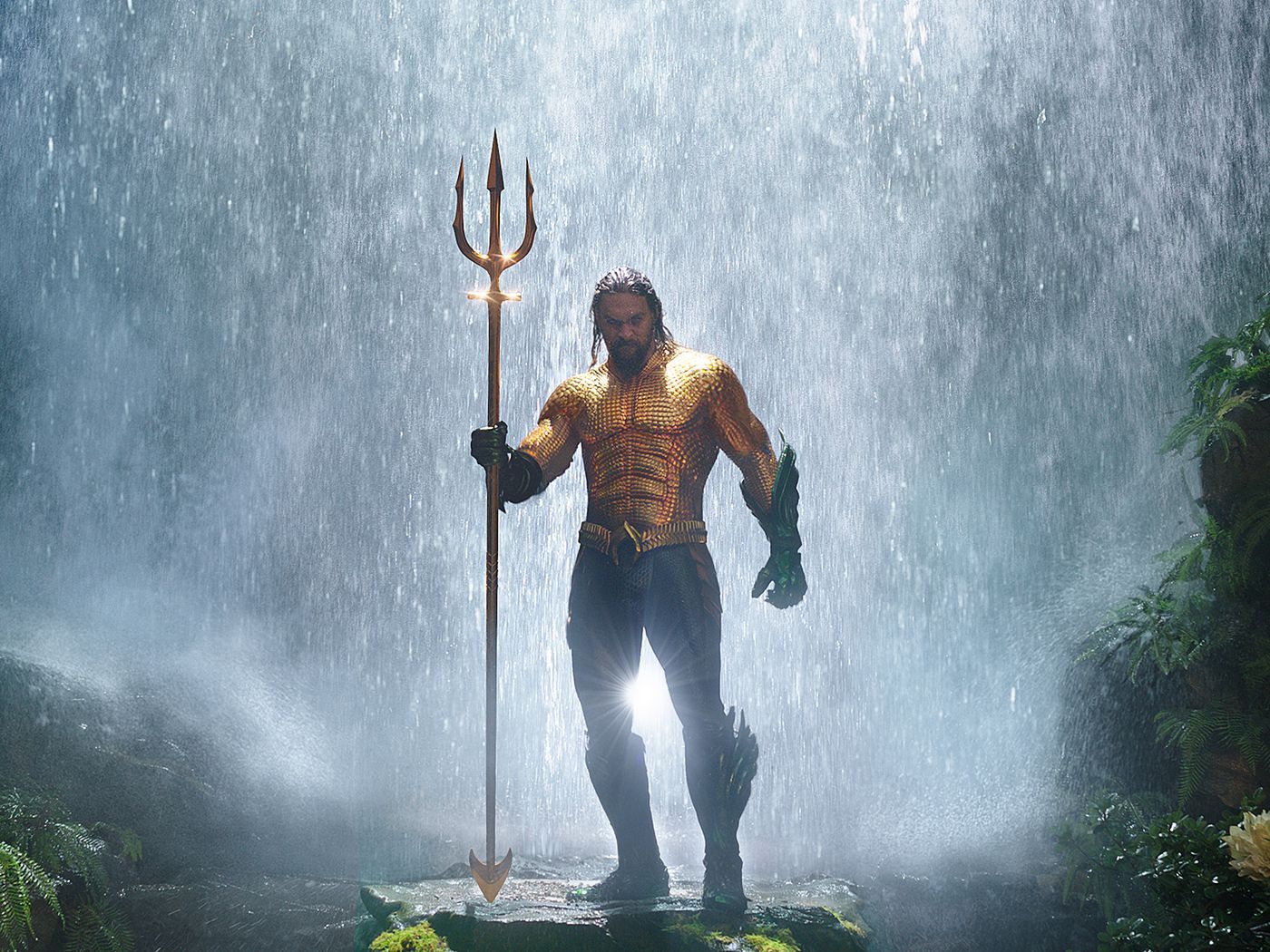 Aquaman, Jason Momoa, Wasserfall, Dreizack, Filmplakat, Hintergrundbild für iPad und Tablet