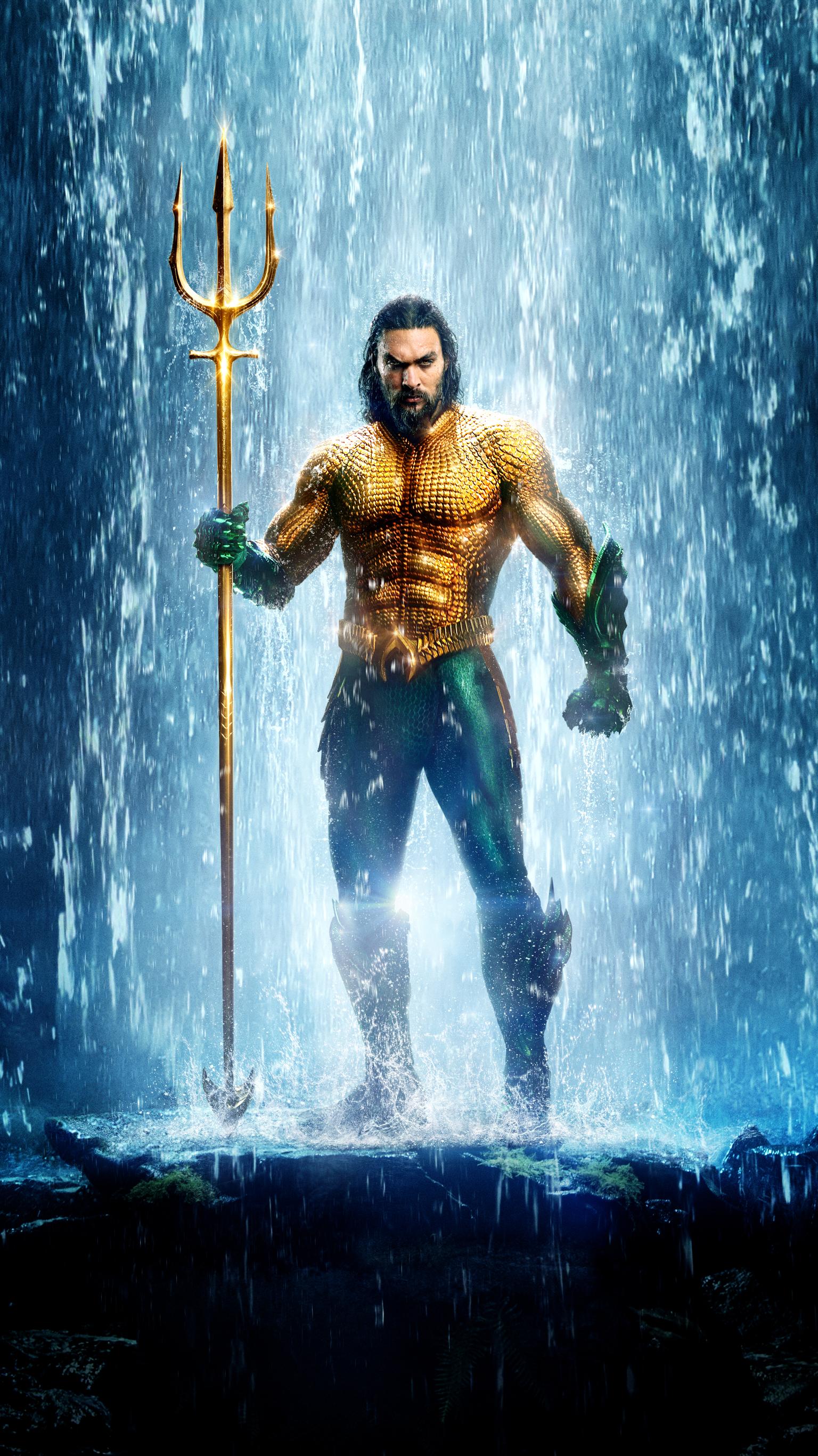 Aquaman, Jason Momoa, Wasserfall, Dreizack, Superheld, QHD+, Handy-Hintergrund im Hochformat