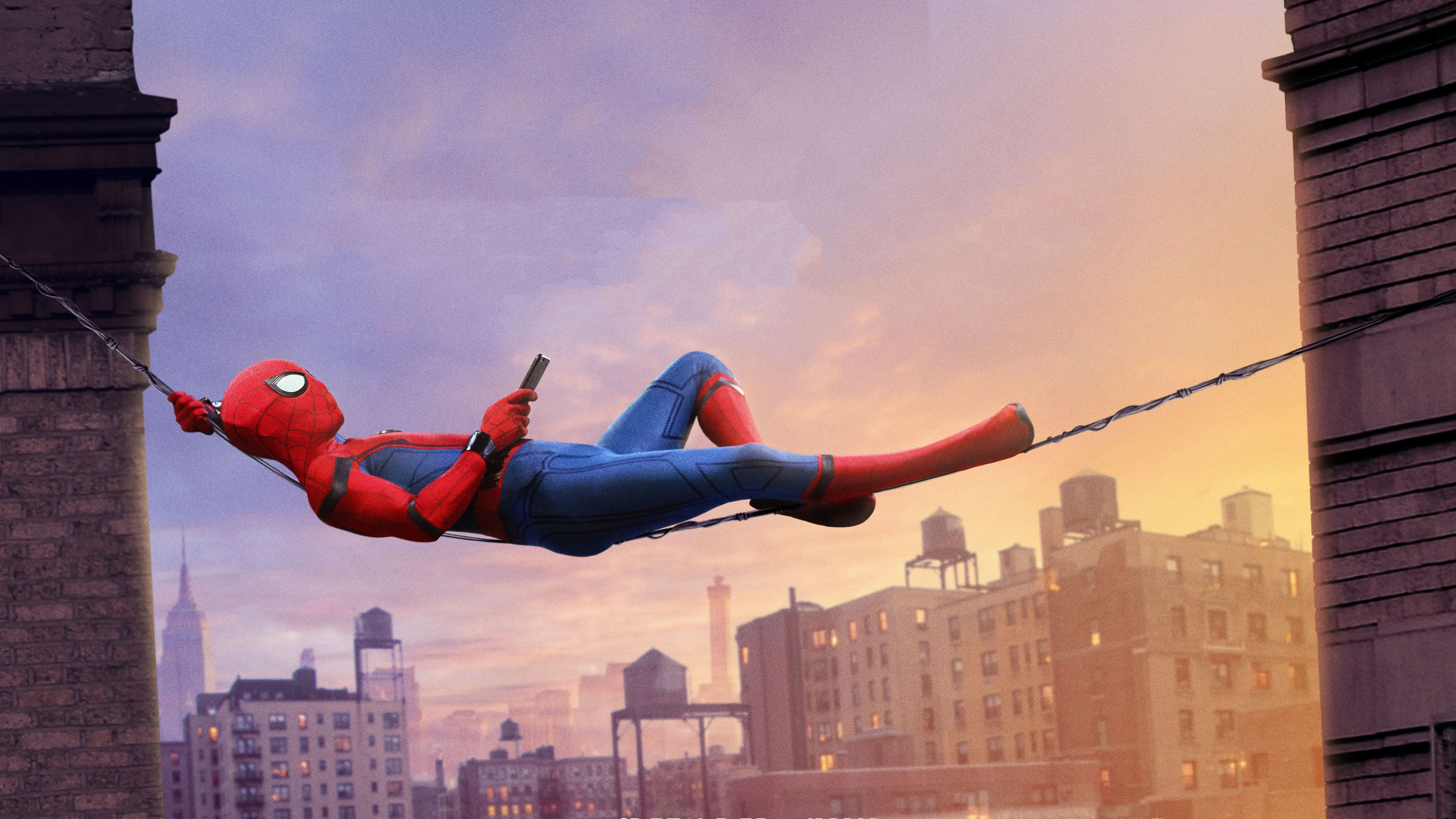 Spider-Man, Netz-Hängematte, Handy, Skyline, Sonnenuntergang, New York City, 2K-Hintergrundbild