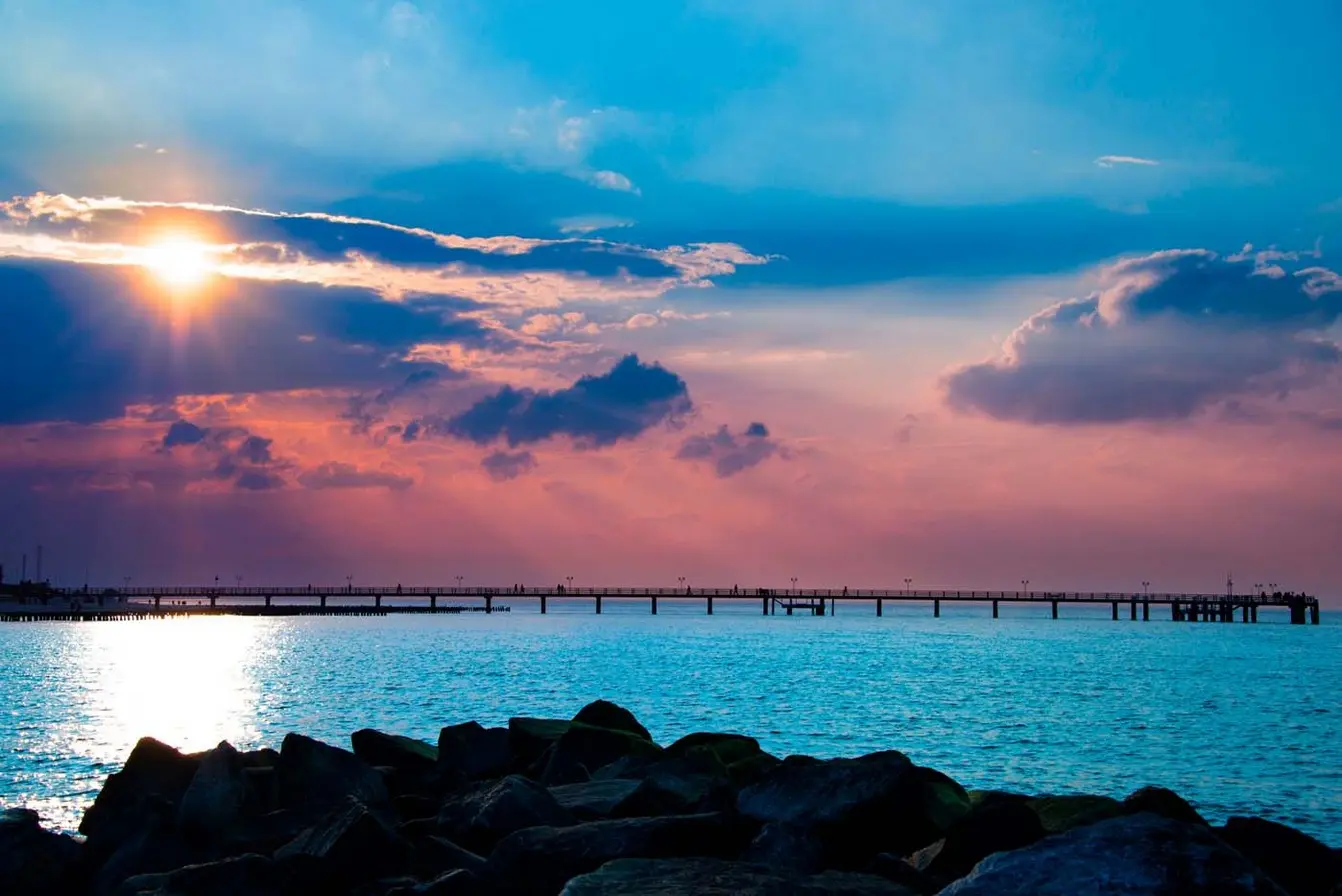 Seebrücke, Sonnenuntergang, Felsen, Türkises Wasser, Wolken, HD, Laptop-Hintergrundbild