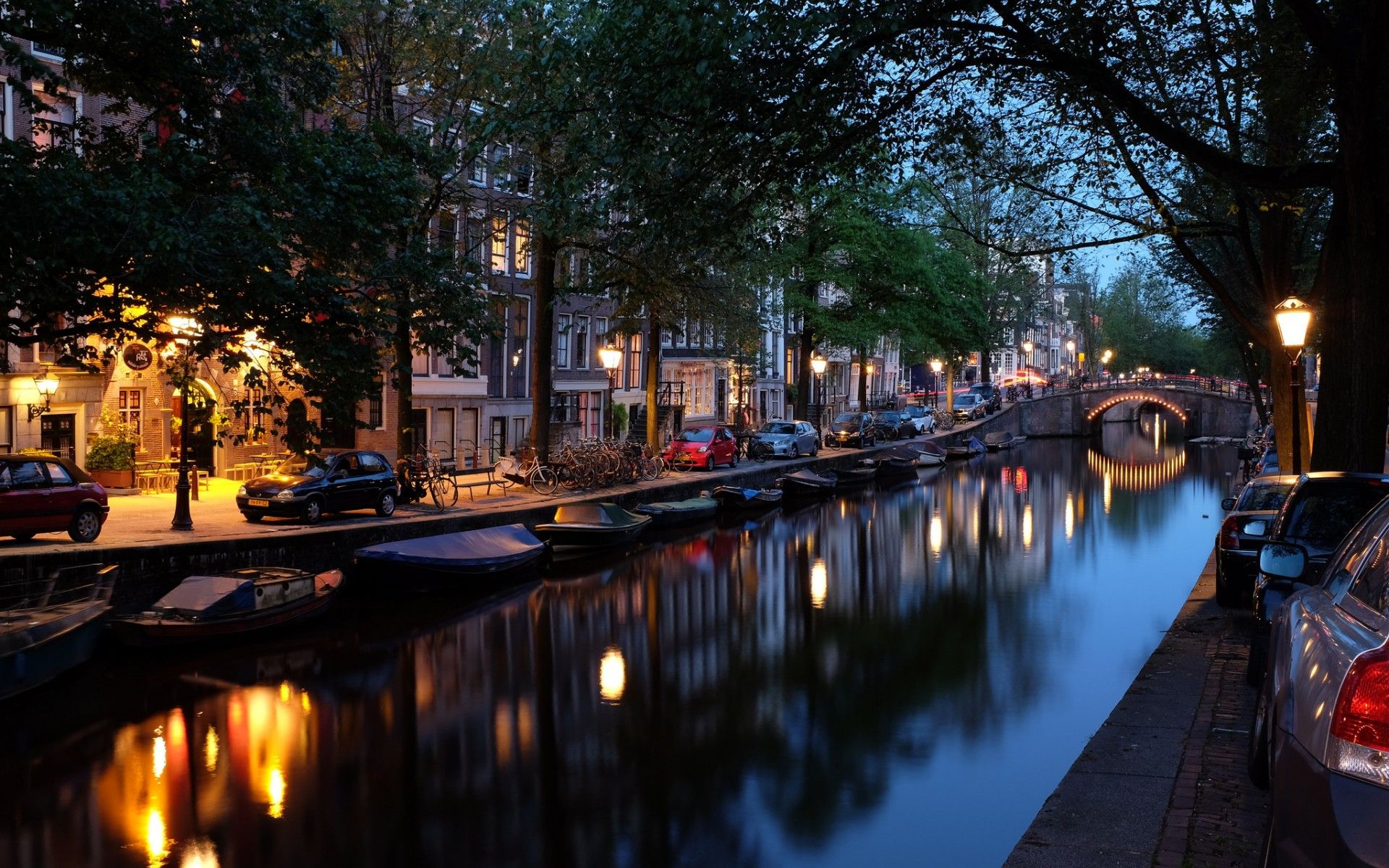 Amsterdam, Gracht, Nacht, Lichter, Spiegelung, Brücke, 16:10, Full-HD-Hintergrundbild für den Desktop