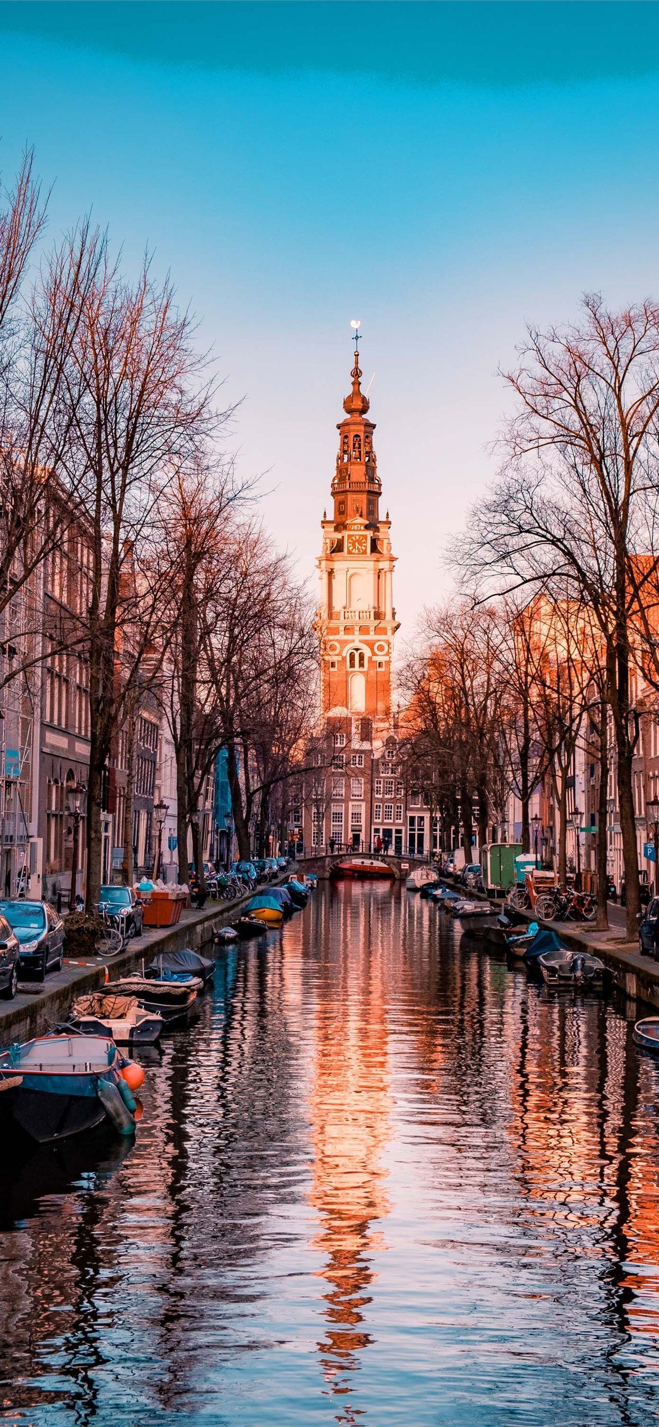 Zuiderkerk, Amsterdam, Gracht, Kahle Bäume, Spiegelung, Blauer Himmel, Full HD, Handy-Hintergrundbild