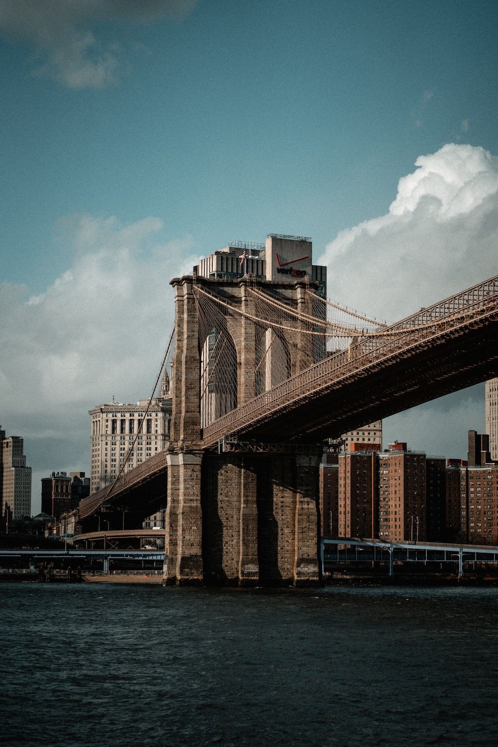 Brooklyn Bridge, New York City, Fluss, Wolken, HD, Sperrbildschirm fürs iPhone