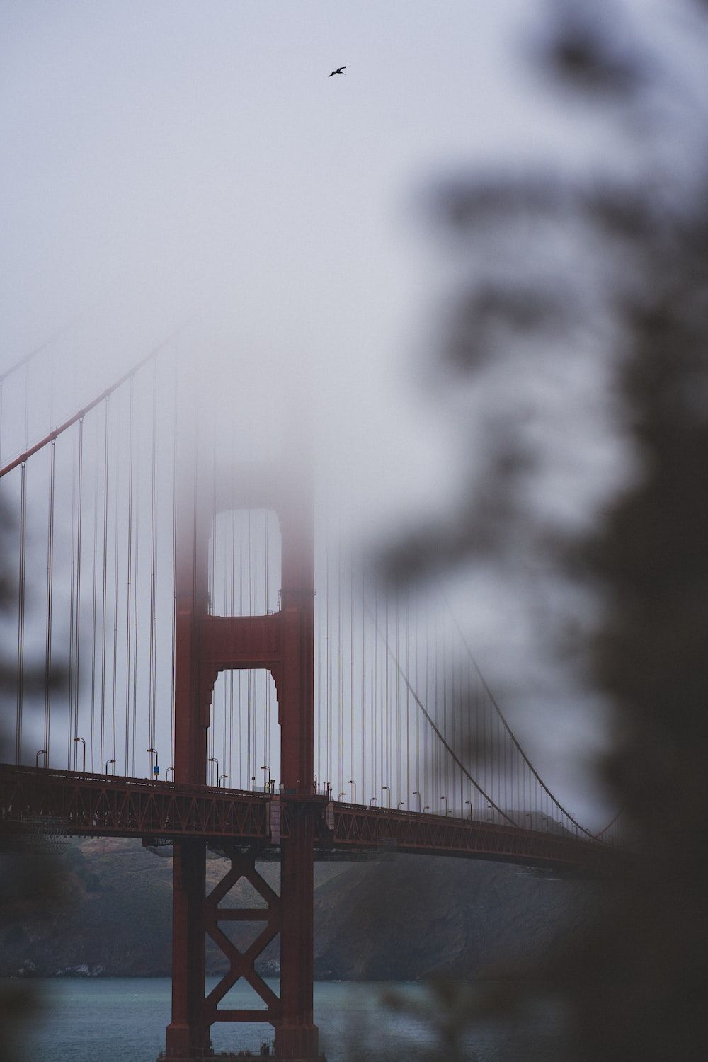 Golden Gate Bridge, Nebel, Brückenturm, Minimalistisch, HD, Handy-Hintergrund im Hochformat