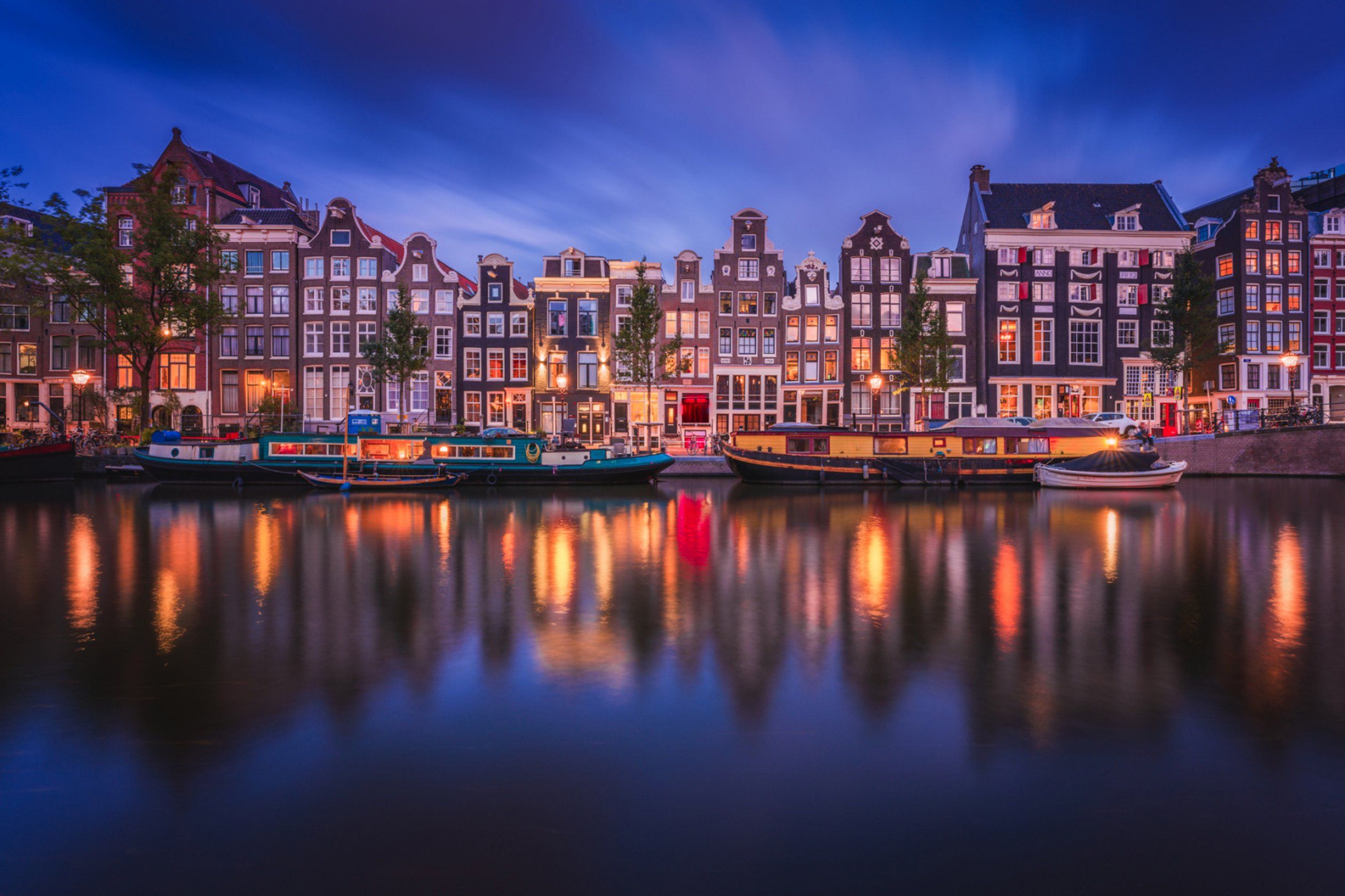 Amsterdam, Grachtenhäuser, Spiegelung, Blaue Stunde, Langzeitbelichtung, Full HD, Desktop-Hintergrund