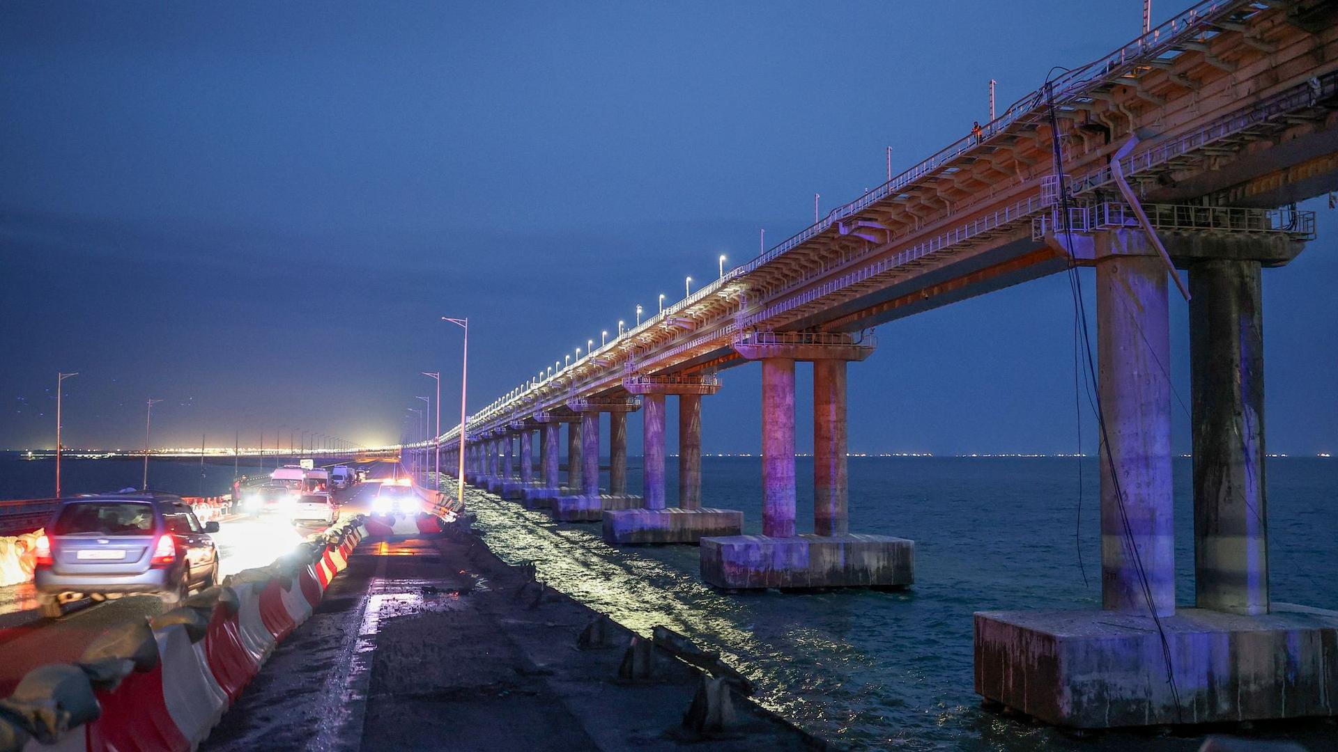 Brücke, Stau, Rücklichter, Nacht, Pfeiler, 16:9, Full-HD-Hintergrundbild für den Desktop