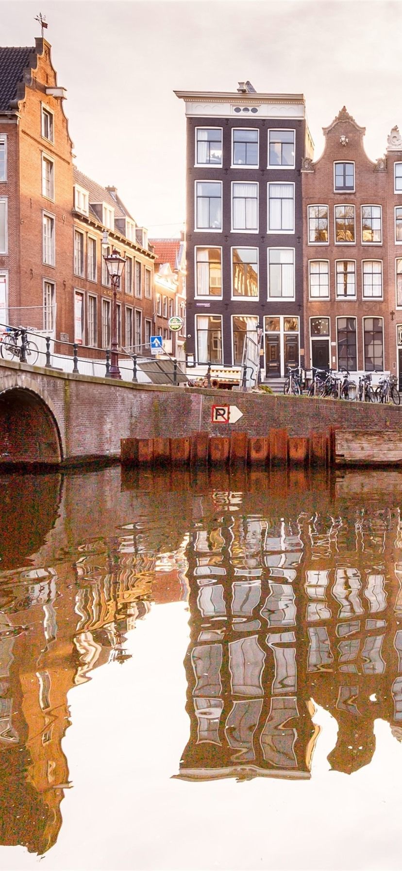 Amsterdam, Grachtenhäuser, Spiegelung, Brücke, Heller Himmel, HD, Handy-Hintergrund