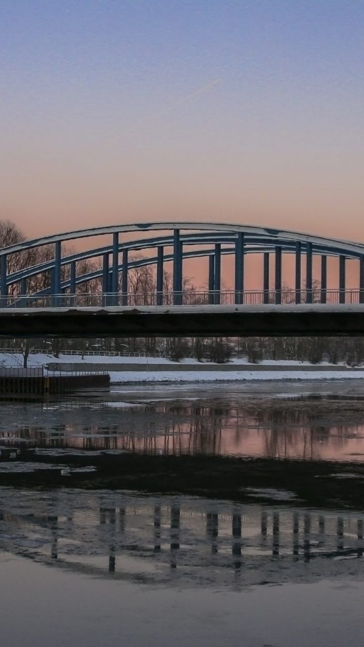 Stahlbrücke, Bogenbrücke, Spiegelung, Dämmerung, HD, Handy-Hintergrund im Hochformat