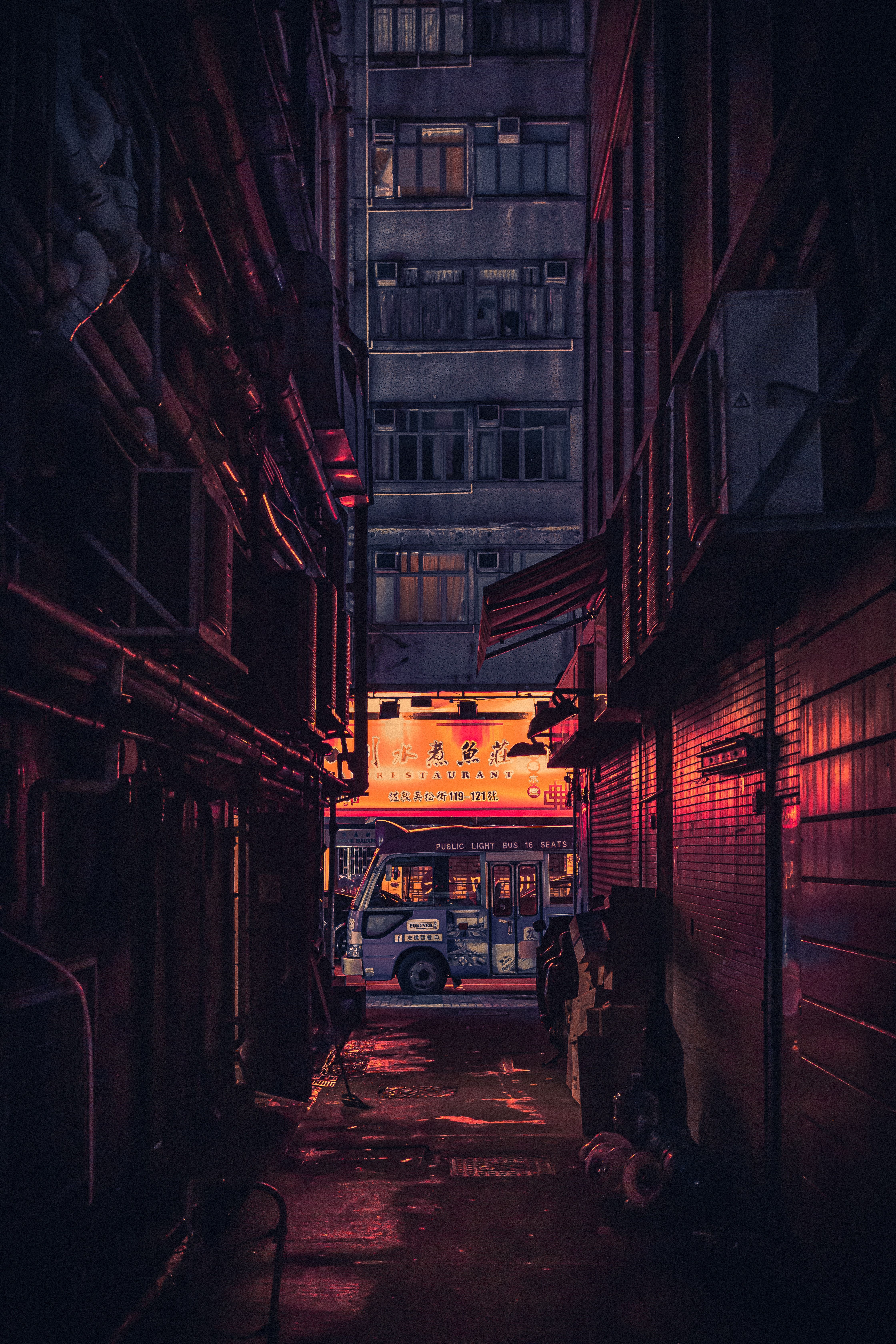 Gasse, Nacht, Neonlichter, Dunkel, Illustration, QHD+, Handy-Hintergrund im Hochformat