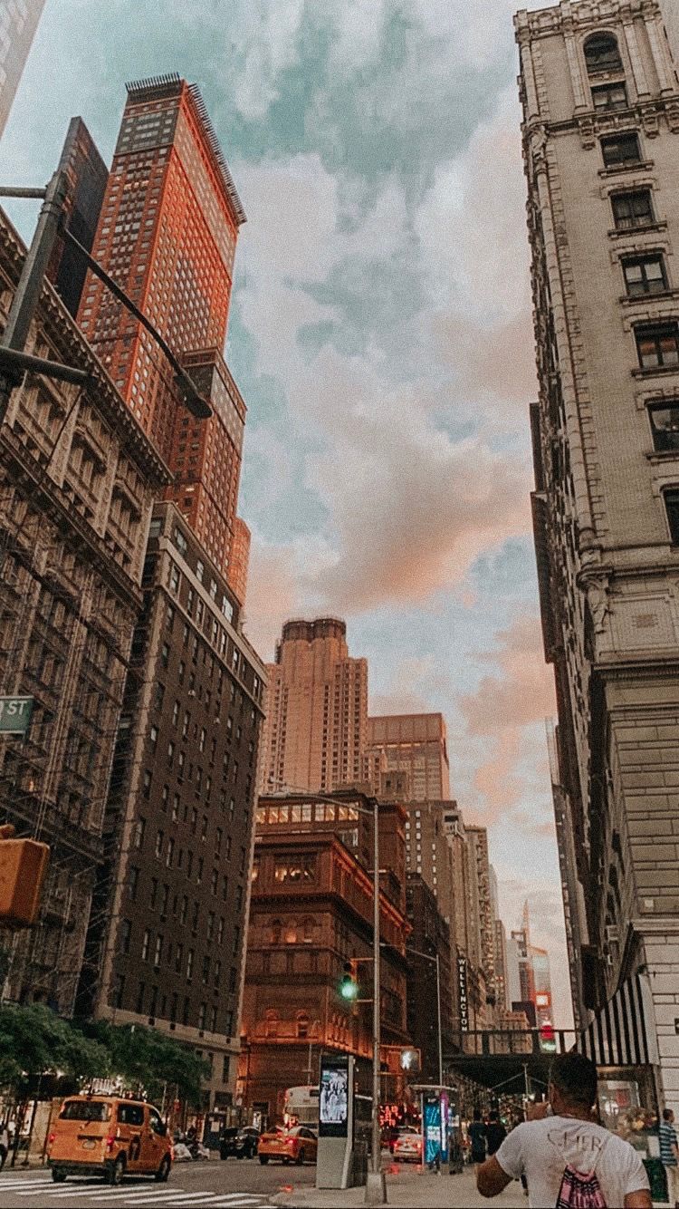Wolkenkratzer, Froschperspektive, Straße, Bewölkter Himmel, 750x1334, Handy-Hintergrund