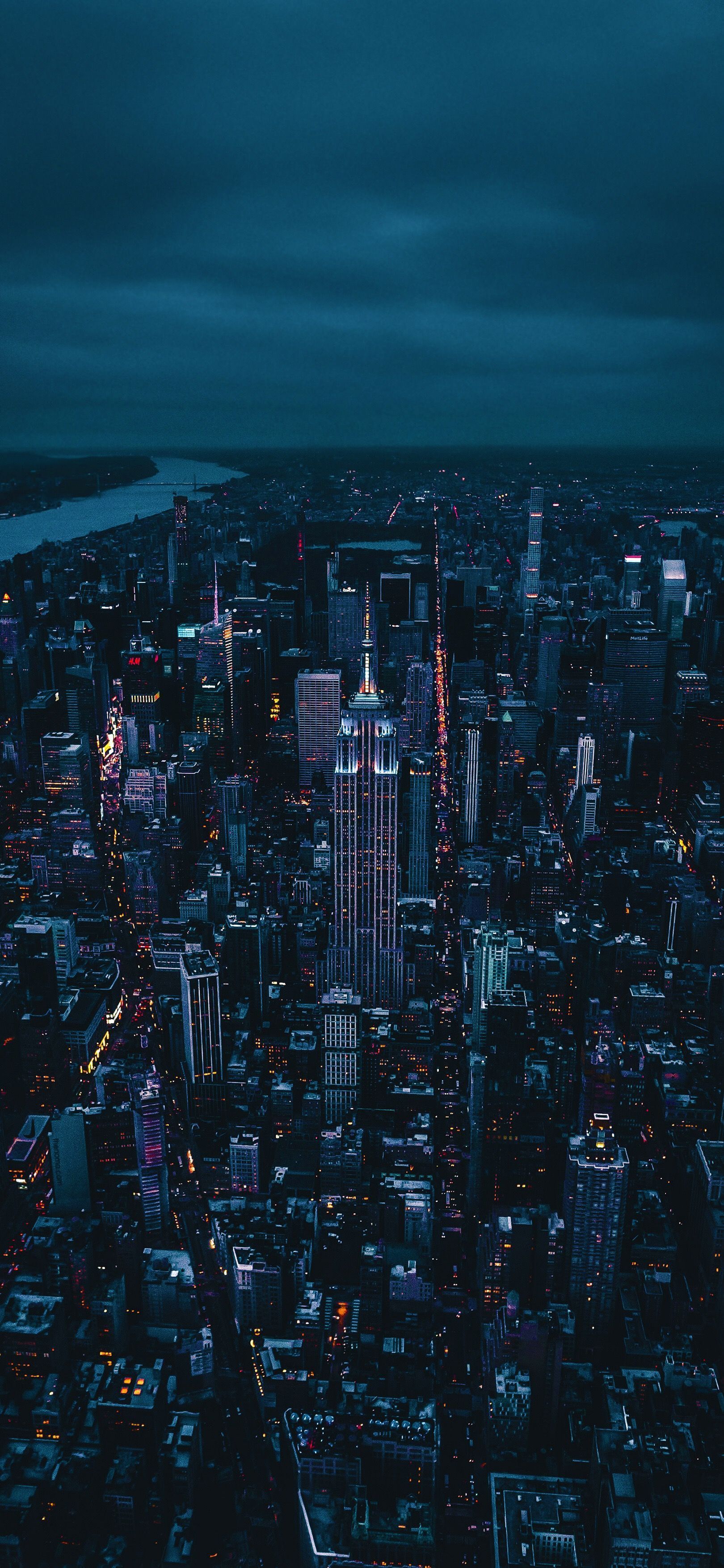 Luftaufnahme, Wolkenkratzer, Nacht, Dunkelblau, Türkis, QHD+, Hintergrundbild fürs Handy