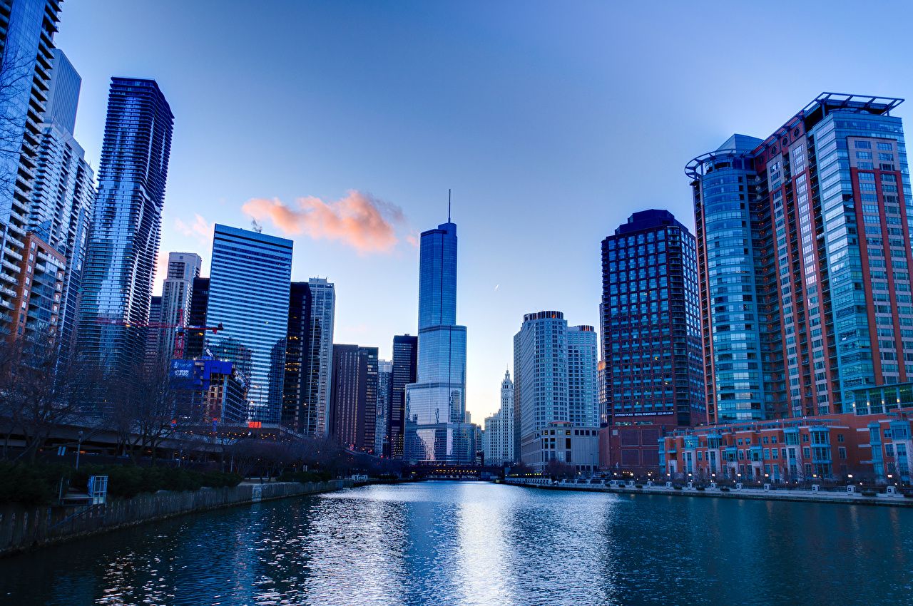 Chicago, Chicago River, Trump Tower, Wolkenkratzer, Blauer Himmel, HD-Hintergrundbild für PC