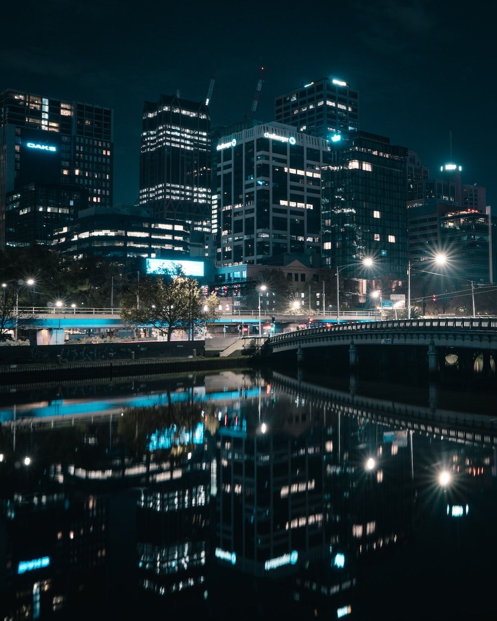 Hochhäuser, Nacht, Spiegelung, Fluss, Dunkel, HD, iPad-Hintergrundbild