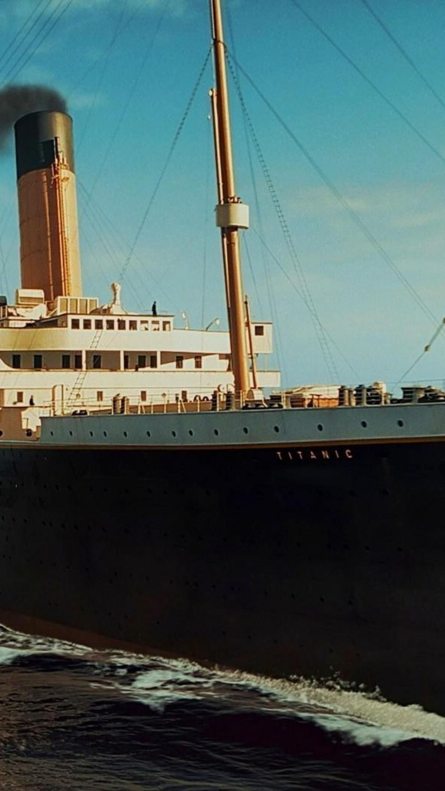 RMS Titanic, Schiffsrumpf, Mast, Ozean, Hochformat, Hintergrundbild für iPhone und Android