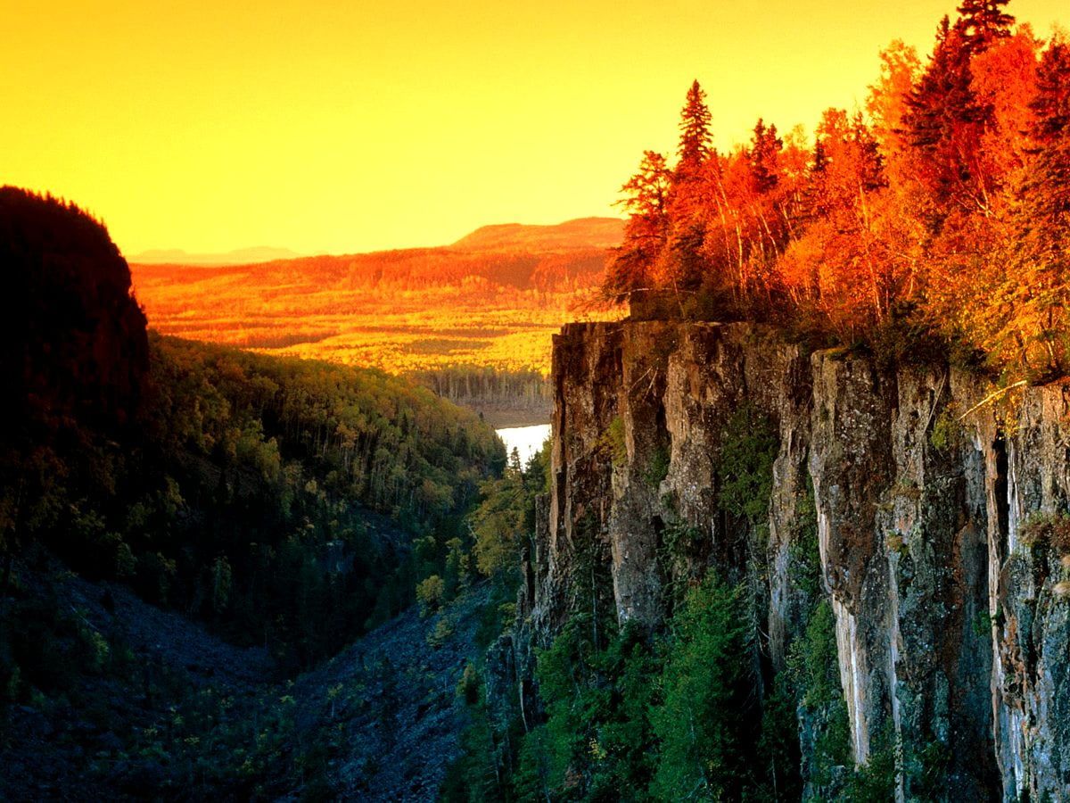 Schlucht, Felsklippe, Sonnenuntergang, Herbstwald, Gelber Himmel, Hintergrundbild fürs Tablet