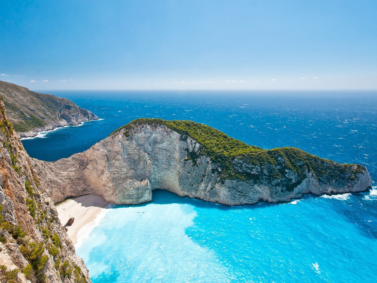 Navagio-Strand, Schiffswrackbucht, Zakynthos, Griechenland, Türkises Wasser, Felsküste, Tablet-Hintergrund