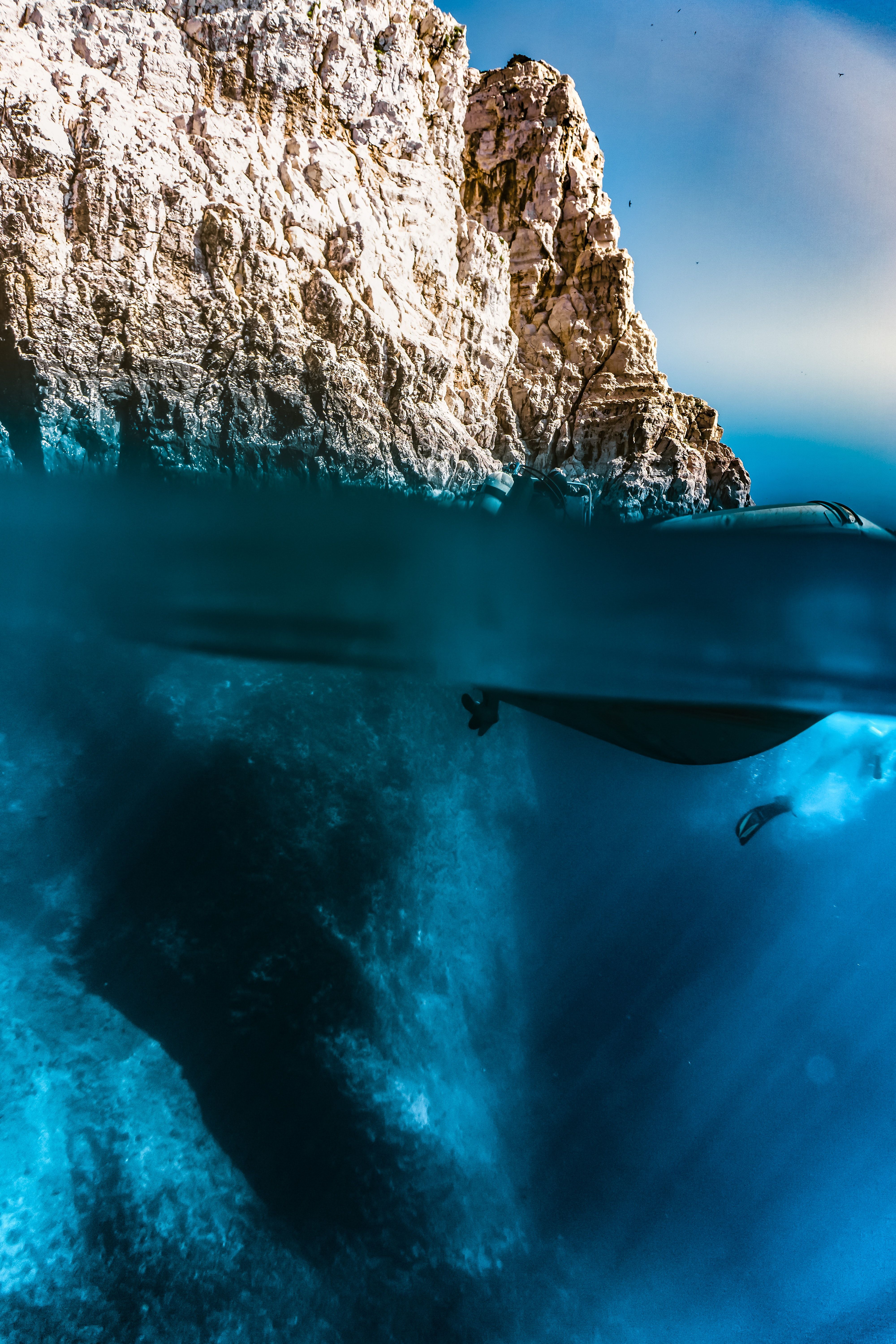 Felsenklippe, Tiefblaues Wasser, Unterwasser, Klares Wasser, Android-Hintergrundbild