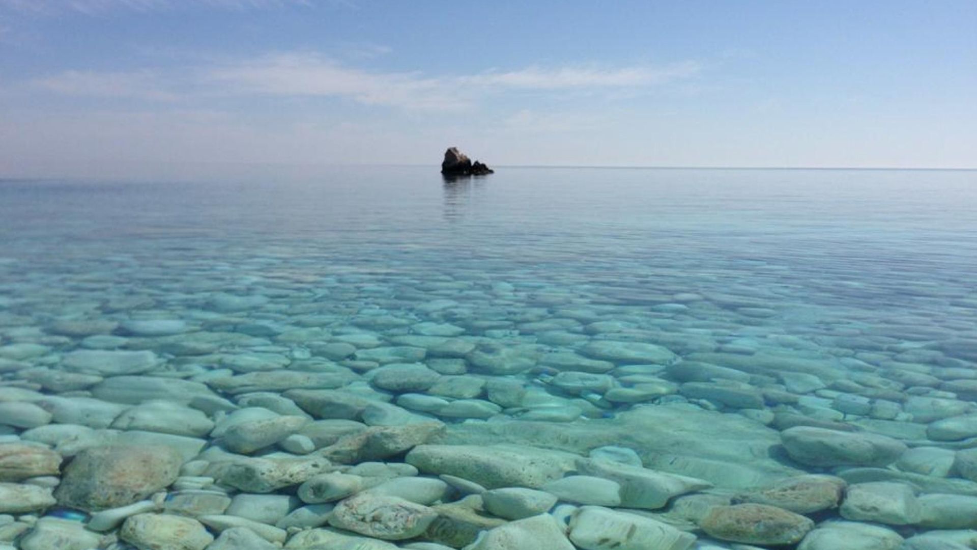 Klares Wasser, Steine, Türkis, Meer, Felsen, Ruhe, Full HD 1080p, Desktop-Hintergrundbild